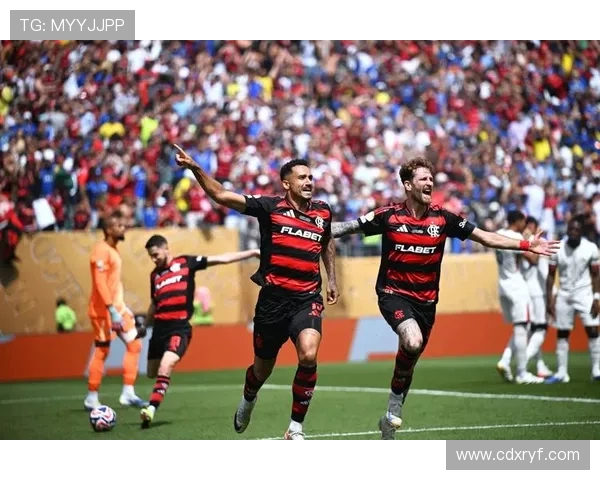 达尼洛在足球场上的精彩表现与职业生涯的成长历程探讨